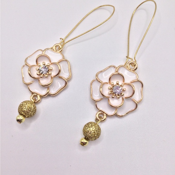 Black or White Enamel Rose Earrings. - Picture 5 of 5